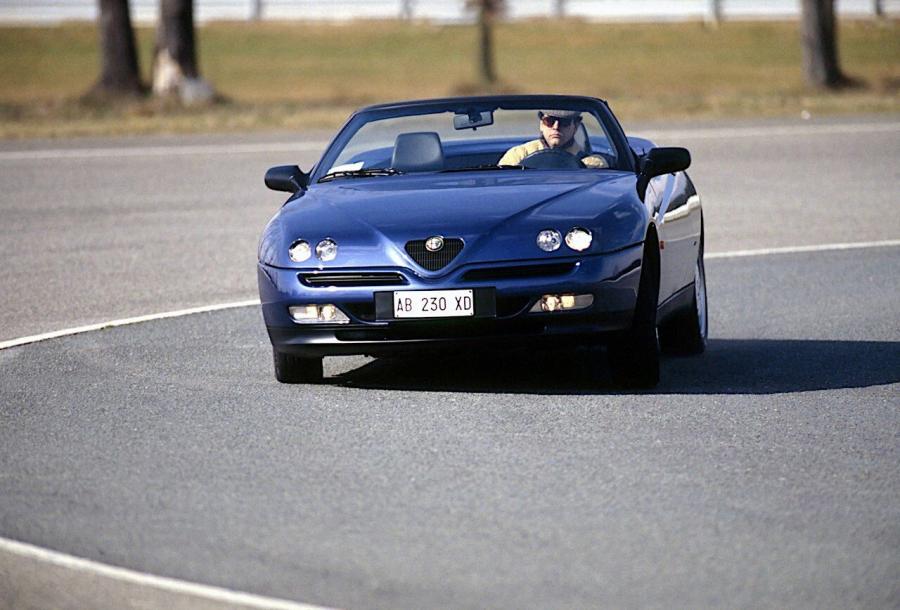  Alfa Romeo Spider (916S) 1995 года  (фото 15 из 26)